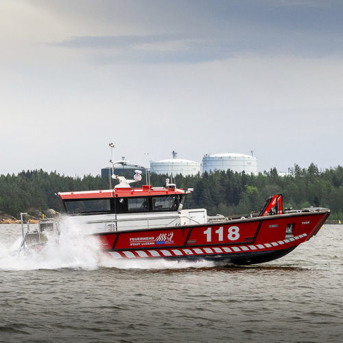 Barco profissional barco salva-vidas - FiFi 1400 - Kewatec - barco de combate a incêndio / de centro-rabeta