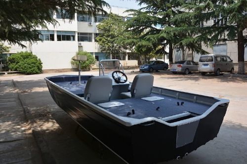 Bote com motor de centro - FISHER 500 - Qingdao Allheart Marine Co., Ltd. - open / com console lateral / de pesca