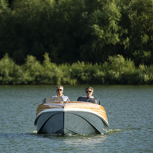 Bote com motor de centro - 5 - Faroboats L.da - elétrico / open / com console dupla
