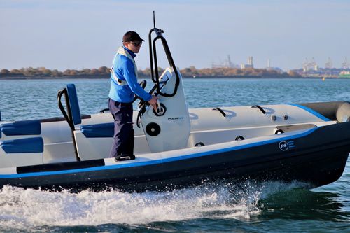 Barco inflável com motor de centro - RS Electric Boats Ltd. - elétrico / de casco rígido (RIB) / com console central