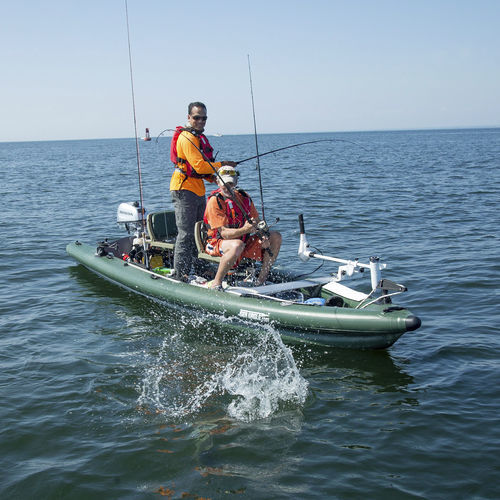 Barco inflável com motor de popa - FishSkiff™ 16 - SeaEagle.com - semirrígido / open / para pesca