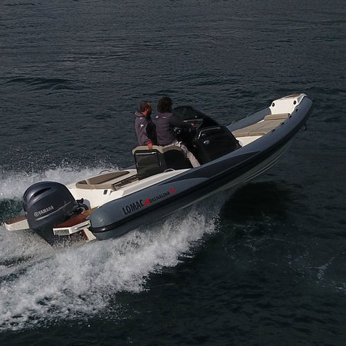 Barco inflável com motor de popa - ADRENALINA 7.0 - Lomac - semirrígido / com console central / open