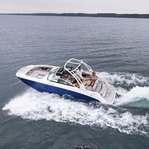 Deck-boat com motor de centro - HD3 SURF - Four Winns - open / com console dupla / bowrider
