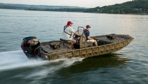 Jon boat com motor de popa - Roughneck 2070 CC - Lowe - com console central / open / de pesca esportiva