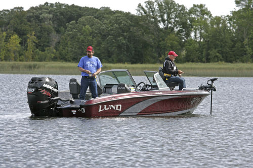 Lancha de proa aberta com motor de popa - 202 PRO-V GL - Lund - com console dupla / bowrider / de pesca