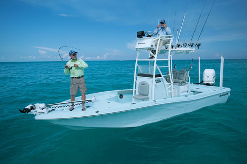 Bay boat com motor de popa - 2510 - Ranger Boats - com console central / open / com flybridge