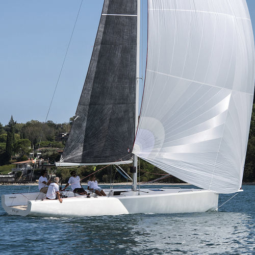 Veleiro de cruzeiro costeiro - C 32 - COMUZZI yachts s.r.l.s - Day Sailer / de regata / esportivo com quilha