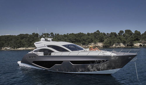 Iate a motor de cruzeiro - C68 - Sessa Marine - com hard-top / IPS POD / 3 cabines