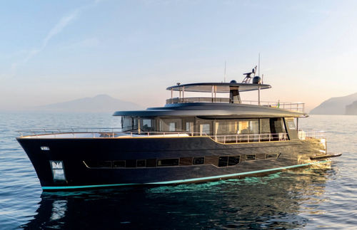 Iate a motor de cruzeiro - Maestro 88 - APREAMARE - de cruzeiro oceânico / com flybridge / com motor de centro