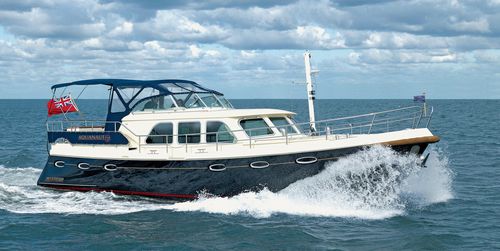Lancha Express Cruiser com motor de centro - Privilege - Aquanaut - com flybridge / fluvial