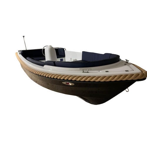 Lancha de console central com motor de popa - V440 - Boatbuilding Motor Yacht Sp. Z o.o. - semirrígida / clássica / máx. 4 pessoas