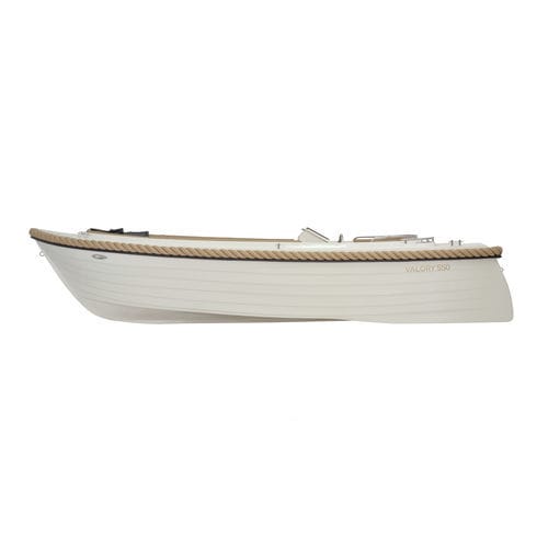 Lancha de console central com motor de popa - V550 - Boatbuilding Motor Yacht Sp. Z o.o. - semirrígida / de lazer / máx. 6 pessoas