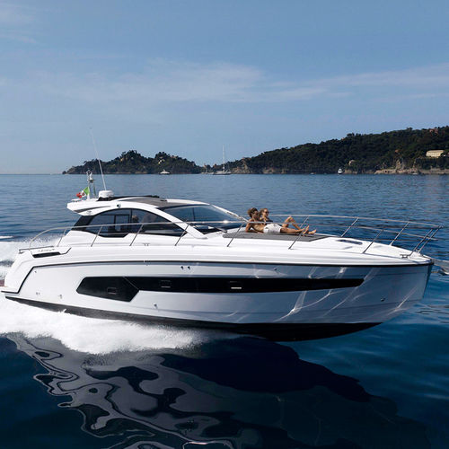 Lancha Express Cruiser com motor de centro - ATLANTIS 45 - Azimut - bimotor / com hard-top / de cruzeiro