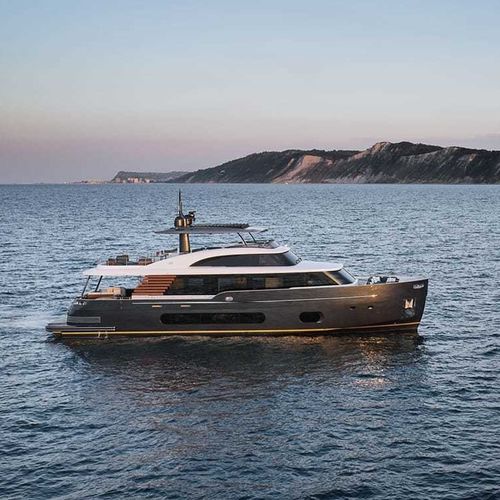 Iate a motor de cruzeiro - MAGELLANO 25M - Azimut - com flybridge / V-drive / 4 cabines