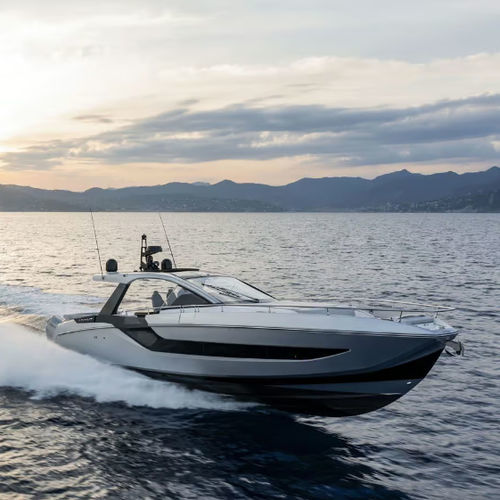 Lancha Express Cruiser com motor de popa - VERVE 48 - Azimut - trimotor / open / com console dupla
