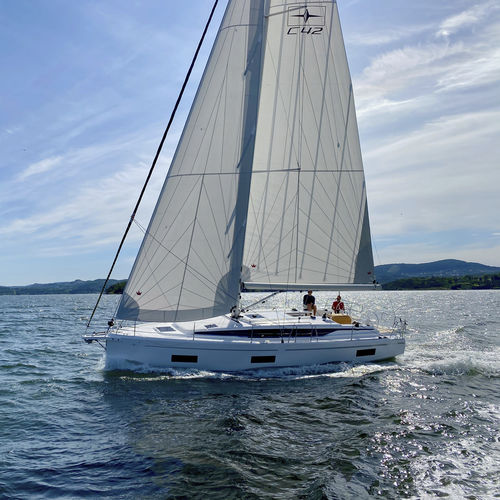 Veleiro de cruzeiro - C42 - BAVARIA YACHT - 3 cabines / 2 cabines / com gurupés