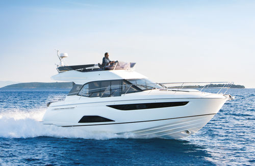Lancha Express Cruiser com motor de centro - R40 - BAVARIA YACHT - bimotor / com hard-top / com flybridge