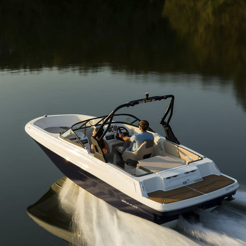 Lancha de proa aberta com motor de centro - VR4 - Bayliner - com console dupla / bowrider / open