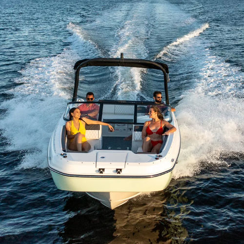 Deck-boat com motor de centro - DX2250 - Bayliner - com console dupla / open / bowrider