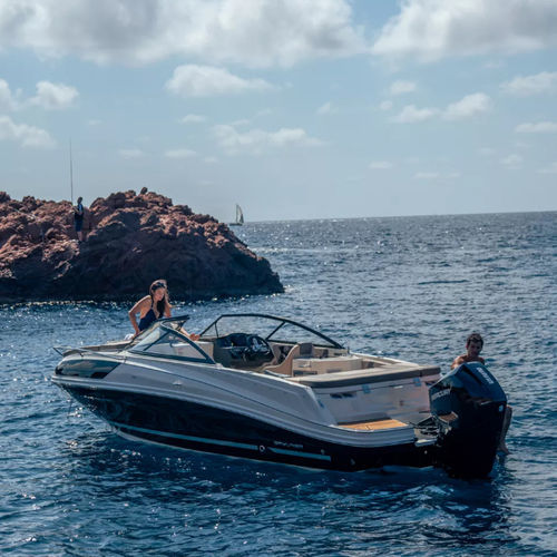Lancha Cabin Cruiser com motor de popa - VR6 Cuddy OB - Bayliner - open / com console dupla / para esqui aquático