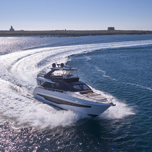 Iate a motor de cruzeiro - 66 - Astondoa - com flybridge / IPS POD / 4 cabines