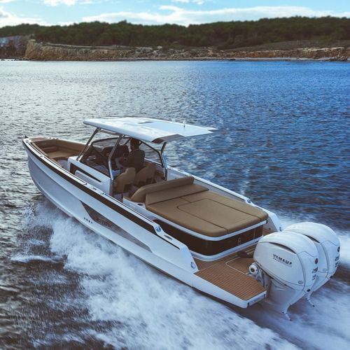 Lancha Cabin Cruiser com motor de popa - 31 RC - Sterk Yachts - bimotor / open / com console central