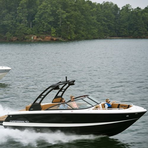 Lancha de proa aberta com motor de centro - 247 SSX - Chaparral - com console dupla / bowrider / open