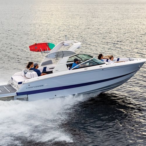 Lancha de proa aberta com motor de centro - 26 SURF - Chaparral - com console dupla / bowrider / open