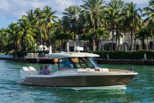Lancha Express Cruiser com motor de popa - CALYPSO 32 - Chris Craft - bimotor / com hard-top / open
