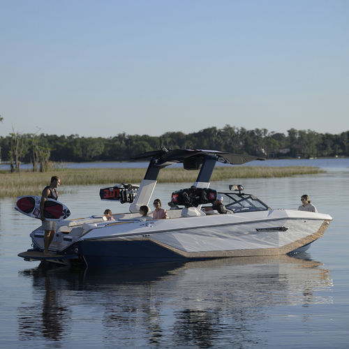 Lancha de proa aberta com motor de centro - G25 - Nautique Boat Company - com console dupla / bowrider / open