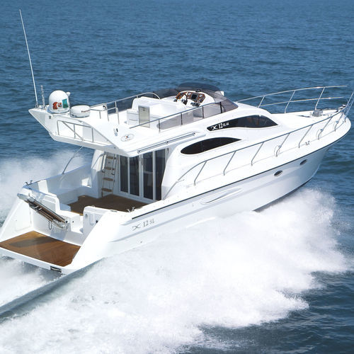 Lancha Express Cruiser com motor de centro - DC 12 SL - Dellapasqua DC - a diesel / bimotor / com flybridge