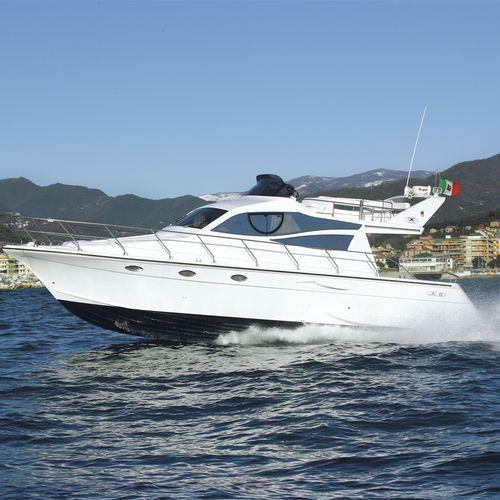 Lancha Express Cruiser com motor de centro - DC11 SL - Dellapasqua DC - a diesel / bimotor / com flybridge