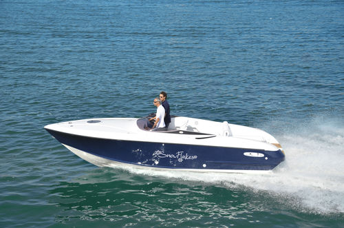 Lancha Cabin Cruiser com motor de centro - DC7 ELITE - Dellapasqua DC - open / com console dupla / esportiva