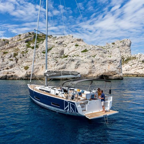 Iate à vela de cruzeiro - 530 - Dufour Yachts - de regata / 3 cabines / 4 cabines