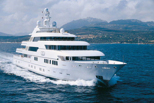 Megaiate de cruzeiro - SAINT NICOLAS - Lurssen Yachts - com casa de leme elevada