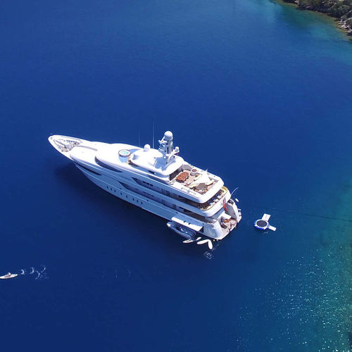 Megaiate de cruzeiro - OASIS - Lurssen Yachts - com casa de leme elevada / com casco de deslocamento
