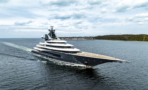 Megaiate de cruzeiro - KISMET - Lurssen Yachts - com casa de leme elevada / com casco de deslocamento / com heliporto