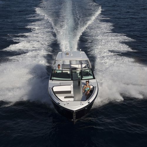 Lancha de proa aberta com motor de centro - 378SS - Monterey Boats - bimotor / com console dupla / bowrider