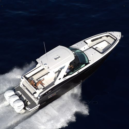 Lancha Express Cruiser com motor de popa - 385SS - Monterey Boats - trimotor / open / com console dupla