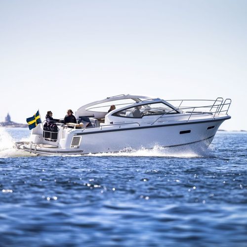 Lancha Express Cruiser com motor de centro - 305 Drophead - Nimbus - open / com console dupla / máx. 8 pessoas