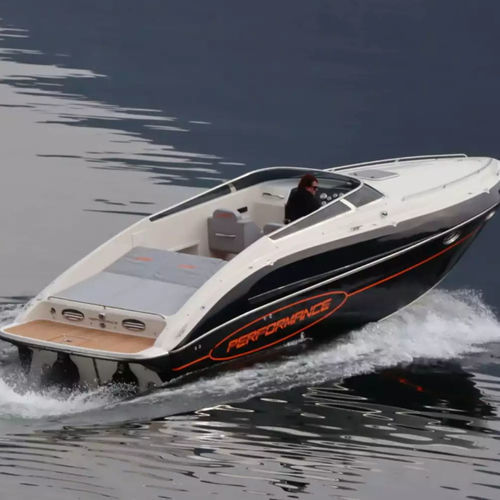 Lancha Cabin Cruiser com motor de centro - 901 - Performance Marine - bimotor / open / com console dupla