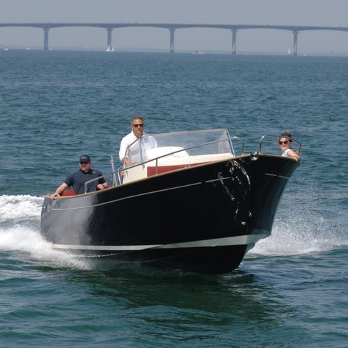 Lancha de console central com motor de popa - 27  - Rhea Marine - com casco de planeio / para esqui aquático / esportiva