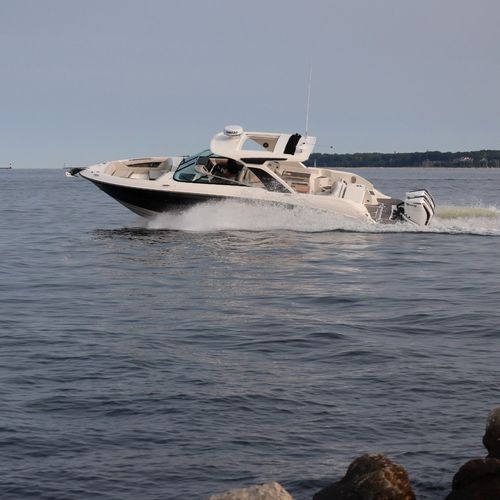 Lancha de proa aberta com motor de popa - SLX 350 OB - Sea Ray - bimotor / com console dupla / bowrider