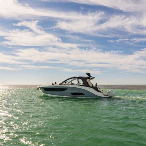Lancha Express Cruiser com motor de popa - SUNDANCER 370 OB - Sea Ray - bimotor / com hard-top / com cabine