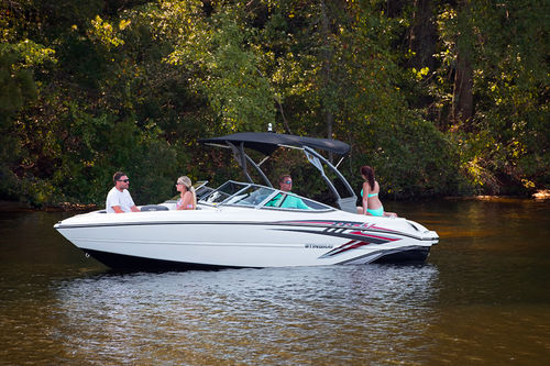 Lancha de proa aberta com motor de centro - 225LR - Stingray Boats - com console dupla / bowrider / para esqui aquático