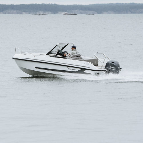 Lancha de console central com motor de popa - 59 SC - Yamarin - com console lateral / de pesca esportiva / máx. 6 pessoas