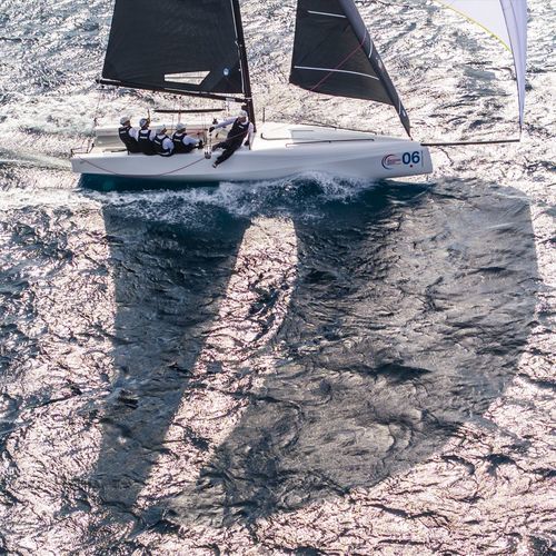 Veleiro de regata - ClubSwan 28 - Nautor Swan - monotipo / com quilha retrátil / com gurupés