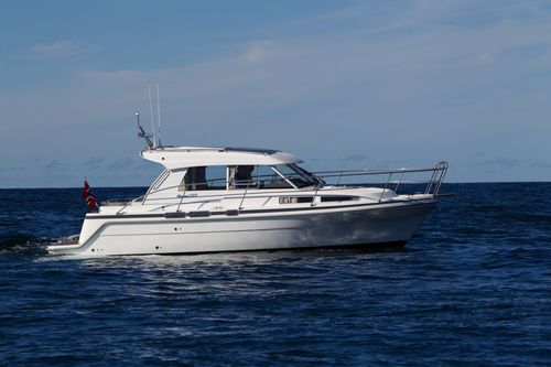 Lancha Express Cruiser com motor de centro - SAGA 325 - Saga boats - a diesel / com hard-top
