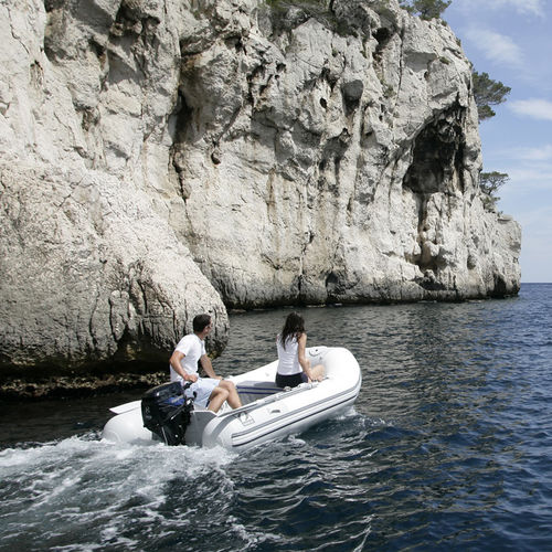 Barco inflável com motor de popa - CADET ROLL UP - ZODIAC - dobrável / open / máx. 4 pessoas