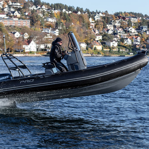 Barco inflável com motor de popa - PRO 5.5 - ZODIAC - de casco rígido (RIB) / com console central / open